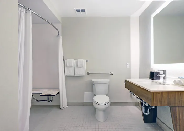 Standard Queen Room Mobility accessible