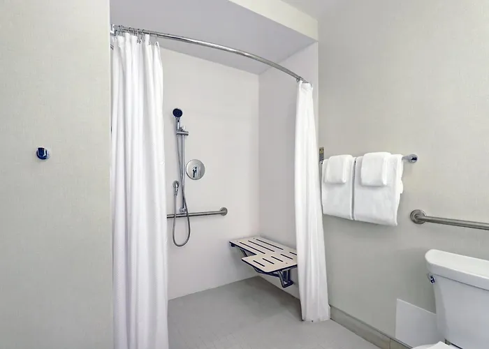 Standard Queen Room Mobility accessible