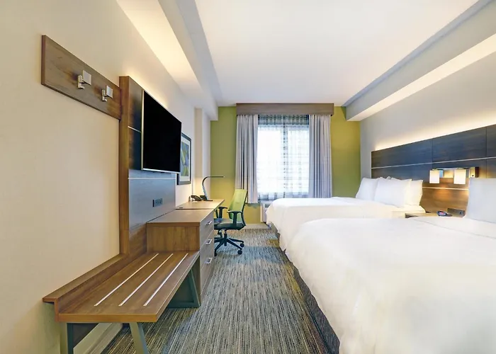 Standard Queen Room Mobility accessible